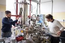 Czech scientists become first to observe an inhomogeneous electron charge distribution on an atom