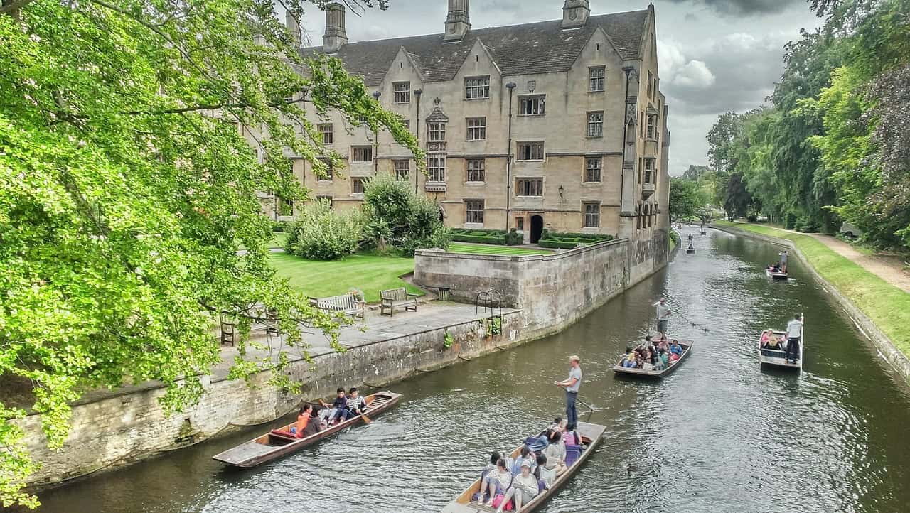 International postgraduates outnumber domestic counterparts in the UK